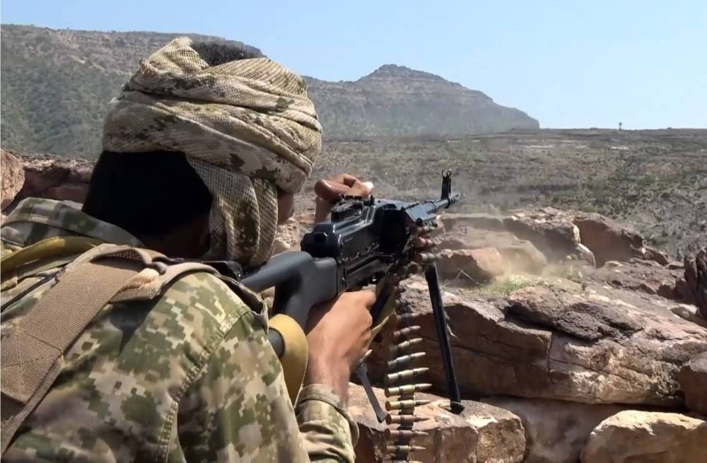 محطة الصباحة تحت قصف التحالف.. خلافات بين الحوثيين وضربات تعز توقف الاختراقات