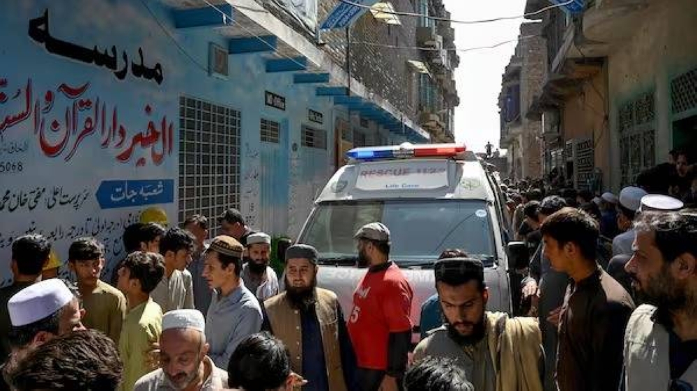 انهيار مدرسة يقتل 34 طفلا ومعلمة بباكستان