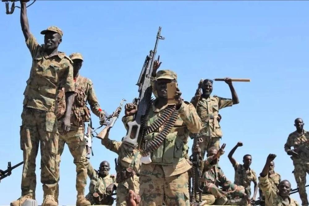 الجيش السوداني يقطع الشرايين غربا والدعم السريع ينهار من الداخل