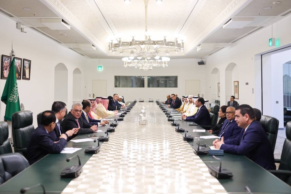 الخريجي يبحث مع السفراء العرب جهود ردع الاعتداءات الحوثية