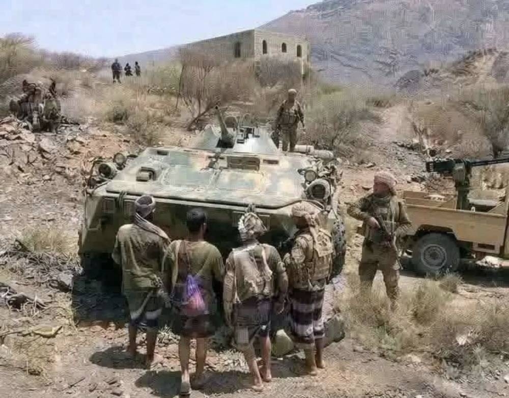 الشرعية تتقدم وتلاحق الحوثيين شرقا