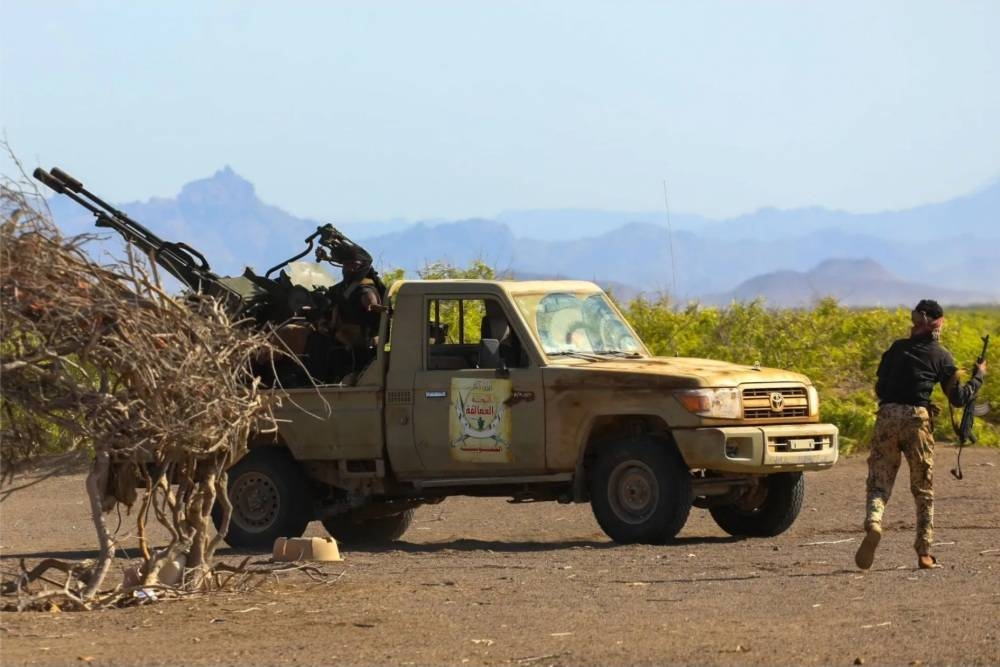 الحوثي يخسر الأرض ويقامر بالسماء