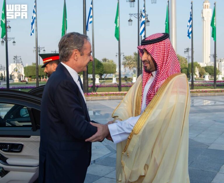 ولي العهد ورئيس وزراء اليونان يعقدان جلسة مباحثات رسمية في الرياض