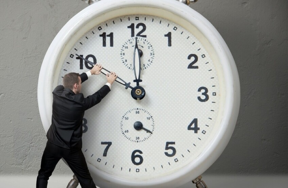 أوروبا تعيد عقارب الساعة للخلف