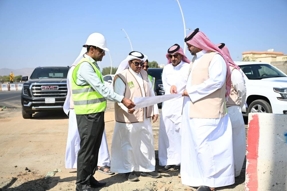 أمين نجران يتابع مشاريع تطوير الطرق والتشجير