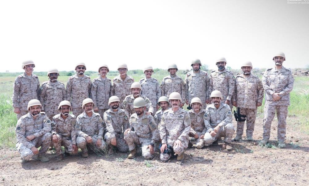 رئيس هيئة الأركان يزور الوحدات العسكرية بالمنطقة الجنوبية