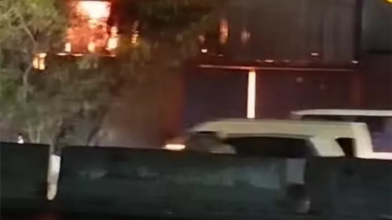 السيطرة على حريق مخلفات أخشاب داخل ورشة بميت حلفا في القليوبية دون امتداد النيران للمناطق المجاورة