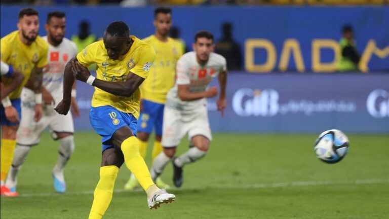 النصر يخشى مفاجآت نيوم.. والاتحاد في اختبار صعب أمام الاتفاق والقادسية يطارد صدارة الدوري السعودي