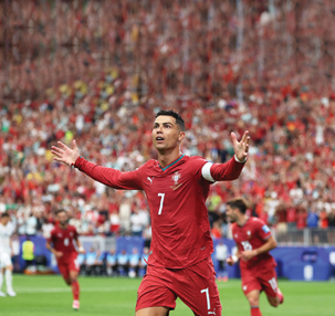 الاتحاد البرتغالي 
يقرر إيقاف رونالدو لمدة شهر