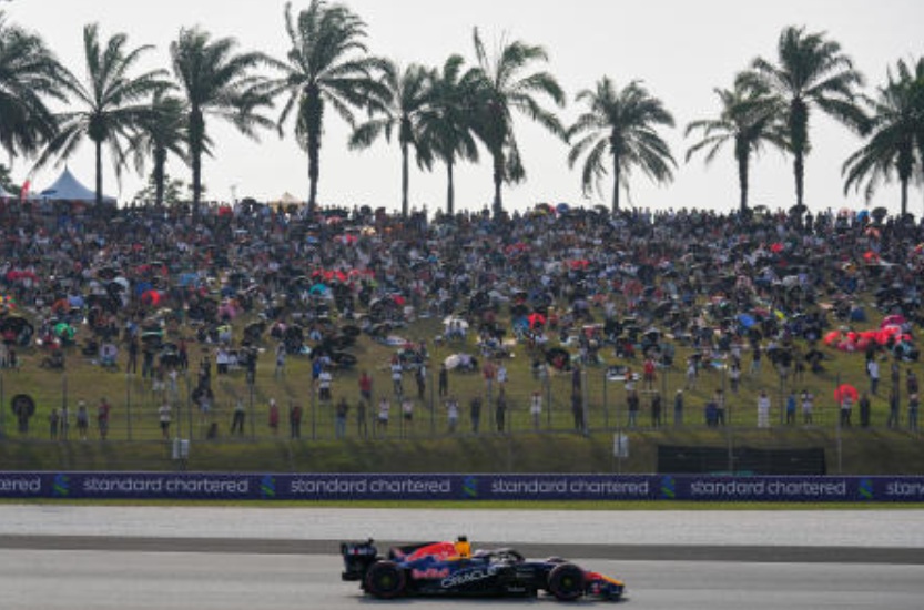 Red Bull’s Verstappen grabs pole position for Bahrain GP