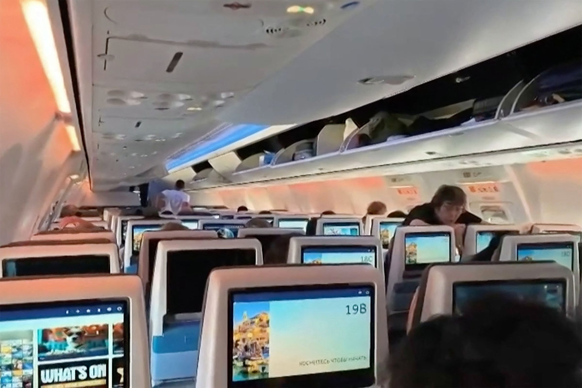 Who are the mystery men who stepped in to keep the FlyDubai plane from crashing?