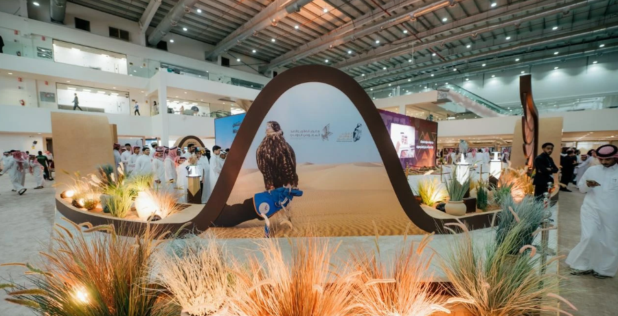 Saudi exhibition traces kings’ bond with falconry through rare photographs, artifacts