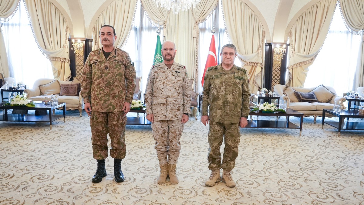 Pakistan military confirms deployment of forces to Saudi Arabia under Makkah pact