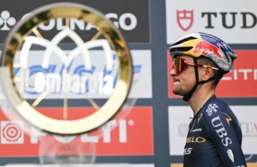 Riders stage safety protest before start of Giro di Lombardia