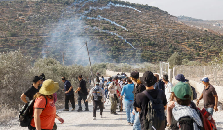 Four Palestinians injured in settler attack near Nablus