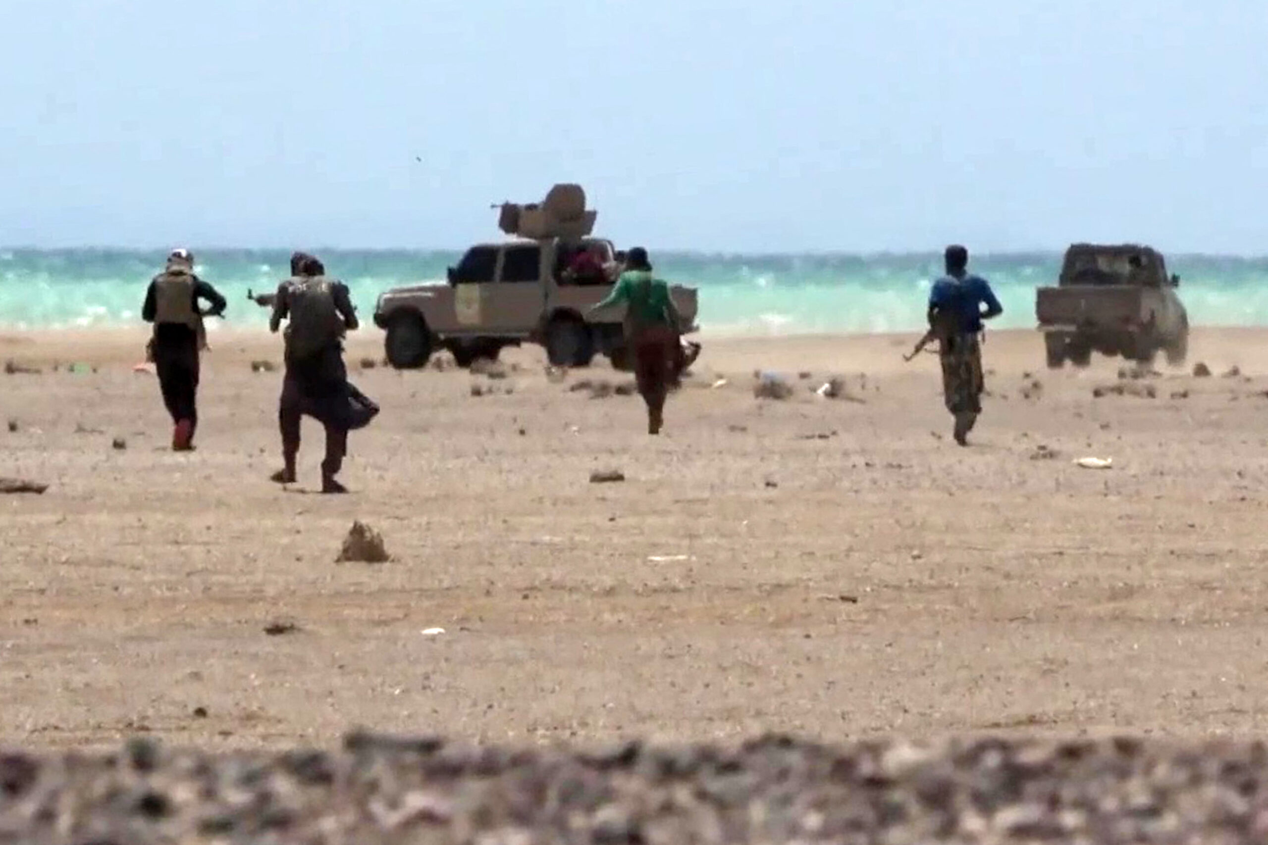 Yemeni forces vow to break Houthi siege of Taiz, hail Saudi support