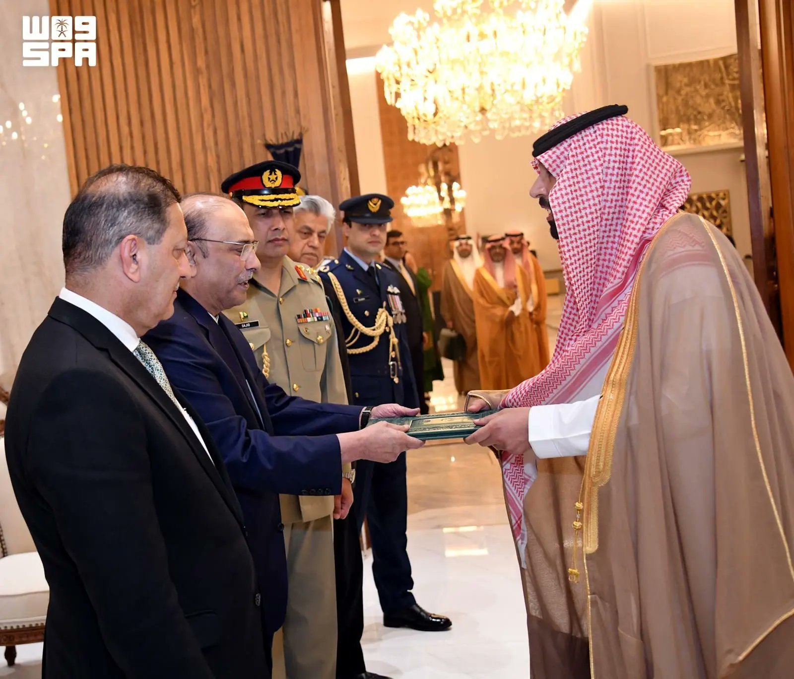 Saudi Ambassador Rajeh Al-Baqami presents credentials to Pakistan’s president