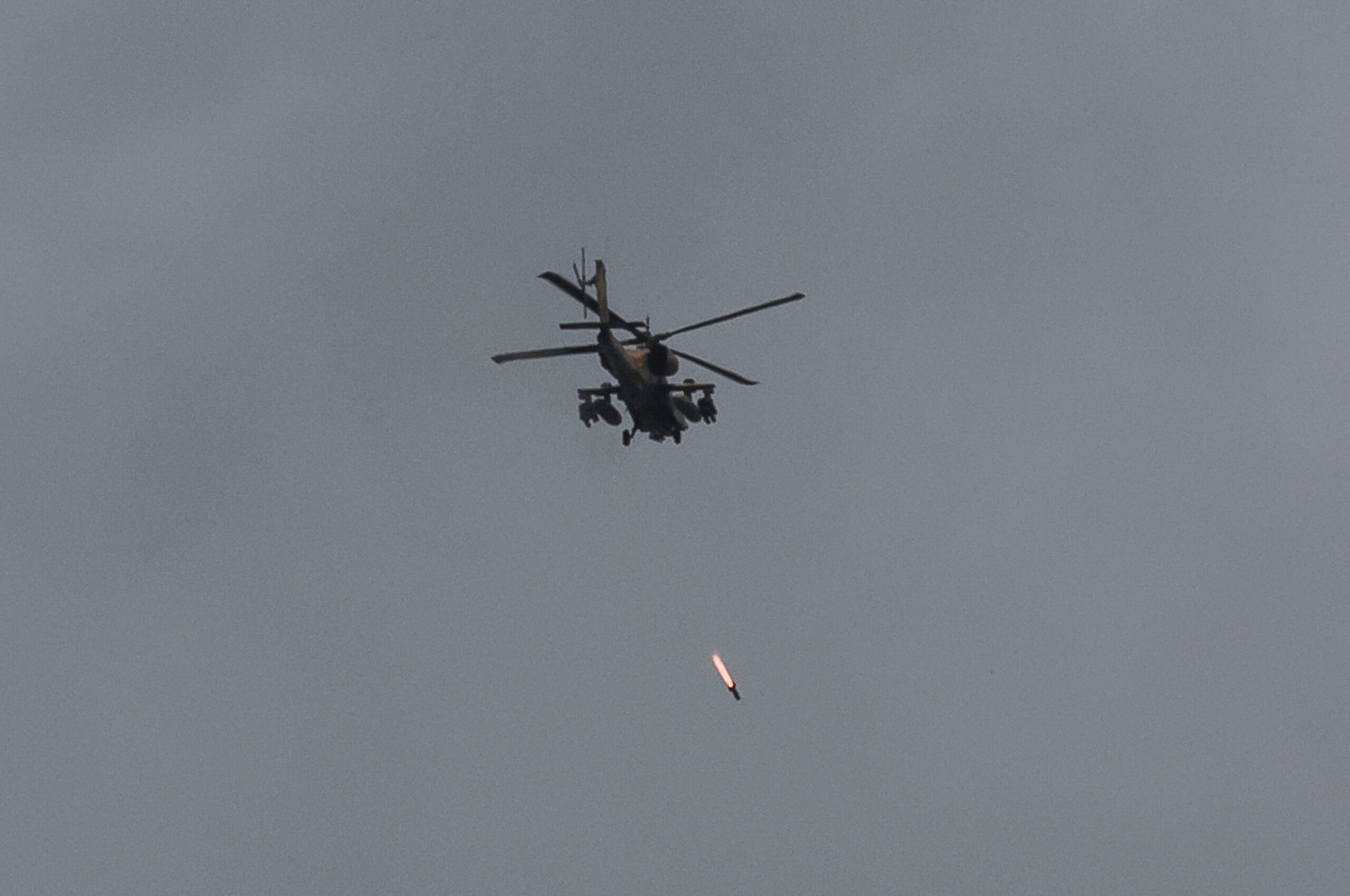 Israel signs deal for 12 US-made Apache attack helicopters
