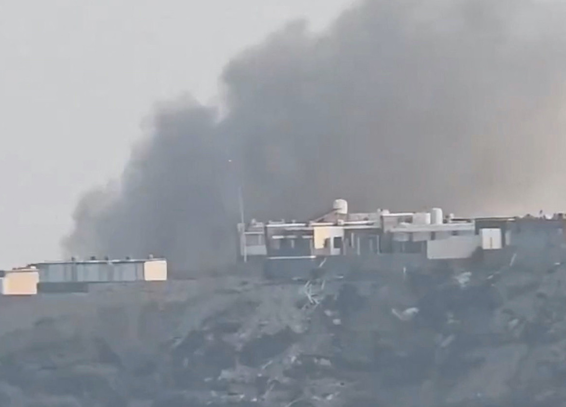 Houthi missile attack on Aden presidential palace kills 2 as Taiz battles intensify