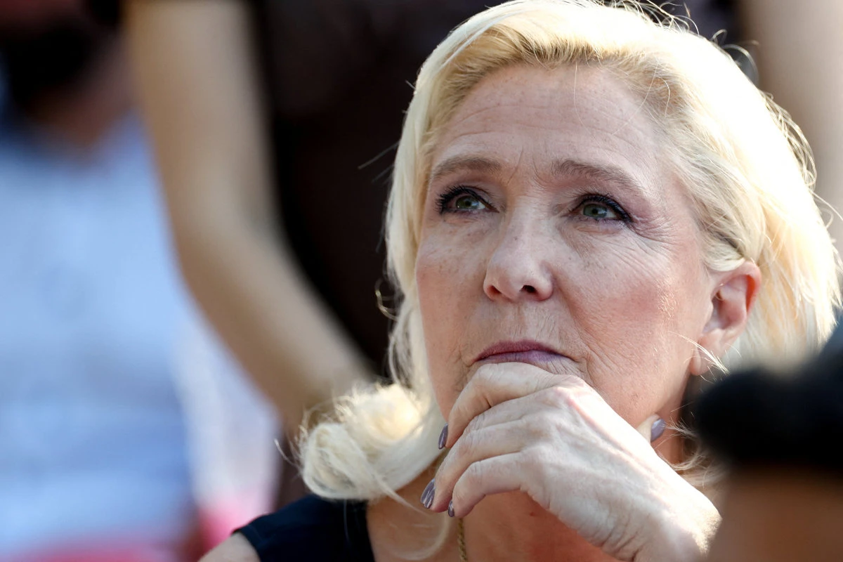 ‘Stay humble’, Macron tells Le Pen as French vote looms