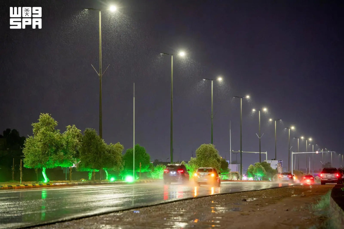 Saudi Civil Defense warns of flash floods as thunderstorms sweep across Kingdom