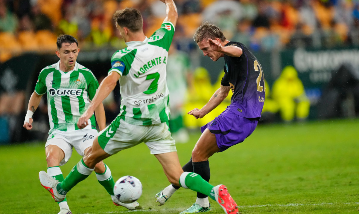Unstoppable Barca thrash Betis to extend perfect start
