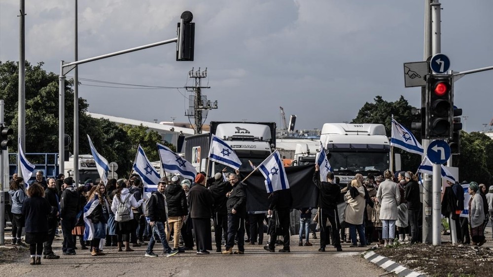 Far-right Israeli protesters block Gaza aid trucks as food shortages persist