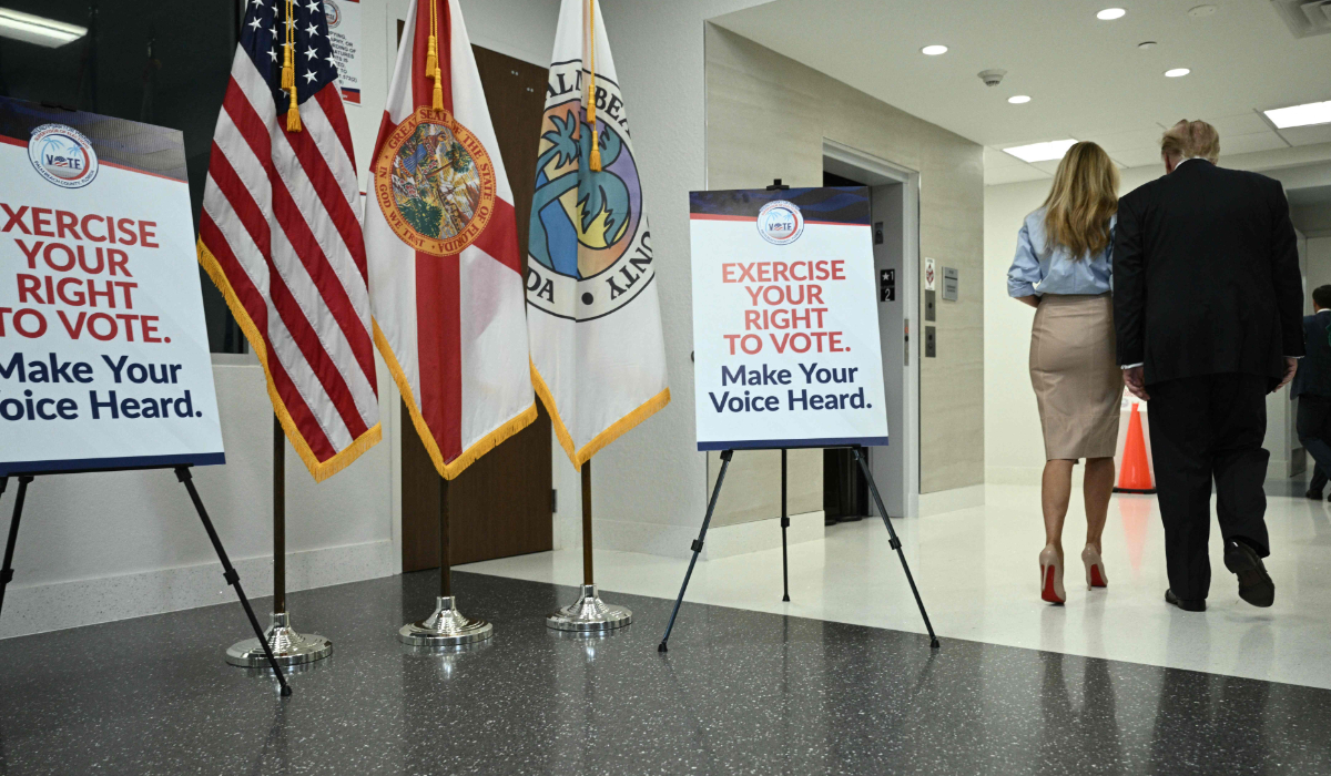 Trump votes early in Florida for US midterm elections