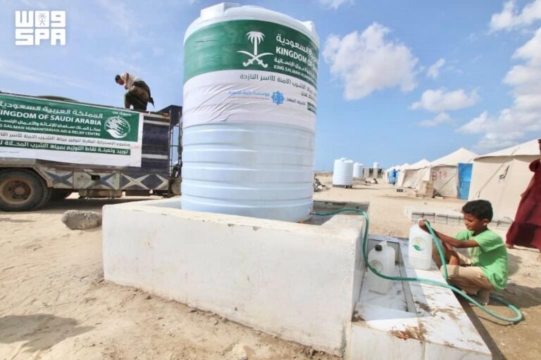 KSrelief provides drinking water to 2,000 displaced people in Yemen
