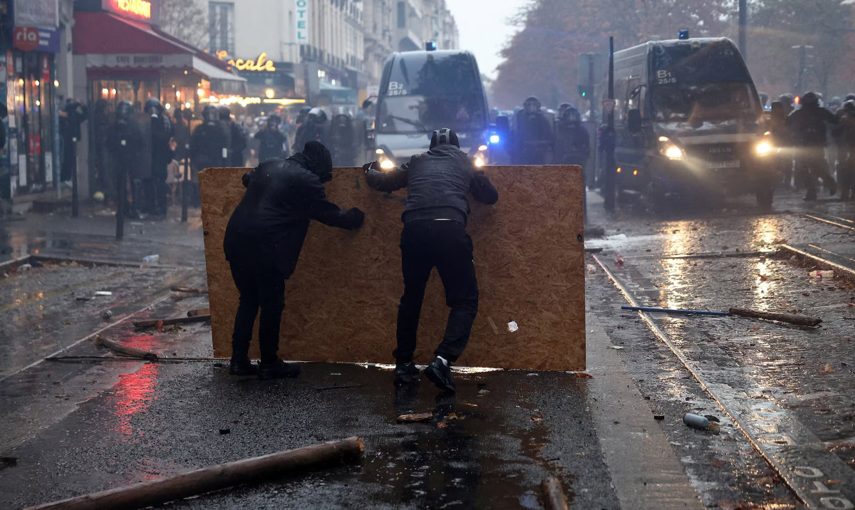 French Senate weighs bill to make protesters pay for unrest damage