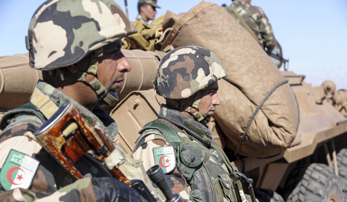First Algerian troops arrive in Niger where insurgents threaten stability