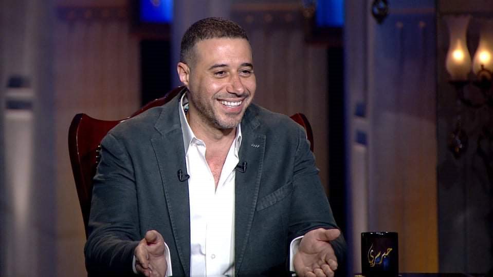 أحمد السعدني يفتح النار على لاعبي الأهلي بعد التعادل مع القناة: الفرقة تسد النفس