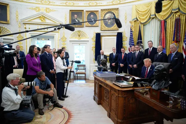 Trump Unveils $200 Billion South Korean Investment in US; Seoul Hedges on Alaska Pipeline