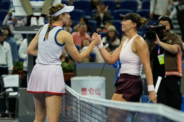 Rybakina’s 1st Match as World Number One Ends in China Open Defeat by Charaeva