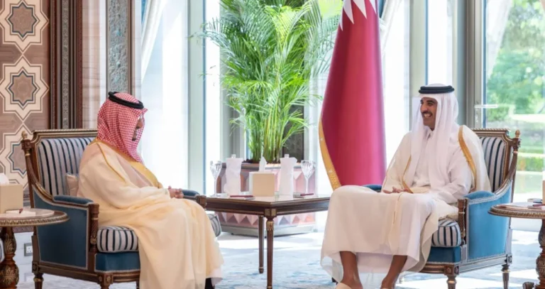 أمير قطر يتسلّم دعوة من خادم الحرمين للمشاركة في القمة الخليجية الأوروبية