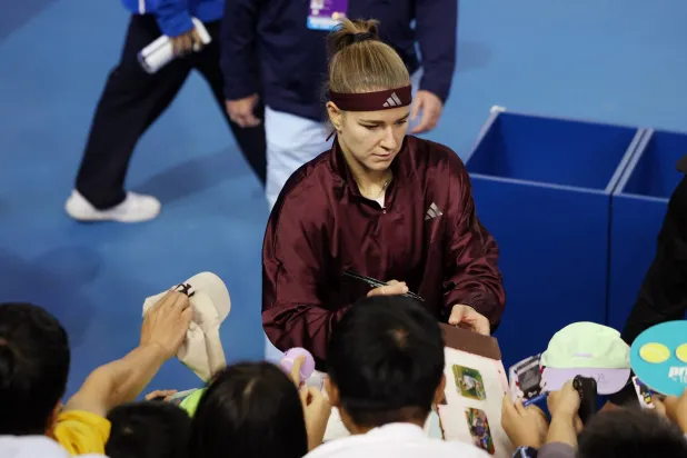 Muchova Squeaks Out Win over Osaka to Reach China Open Quarter-Finals