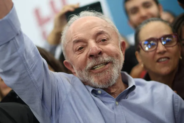 Lula, the President Without a Cellphone, Turns to Selfies to Woo Voters