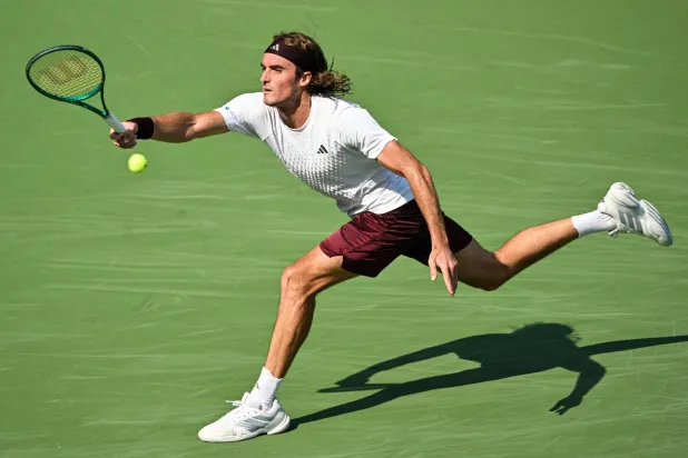 Tsitsipas Advances to Shanghai Masters 2nd Round, Hurkacz Lines Up Djokovic