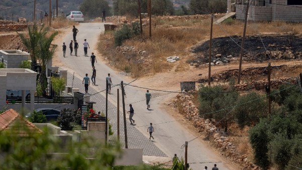 إصابة فلسطيني في هجوم لمستوطنين على قرية جنوب نابلس