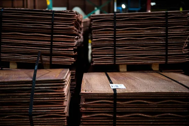 London Copper Rises on Supply Risks, China Buying