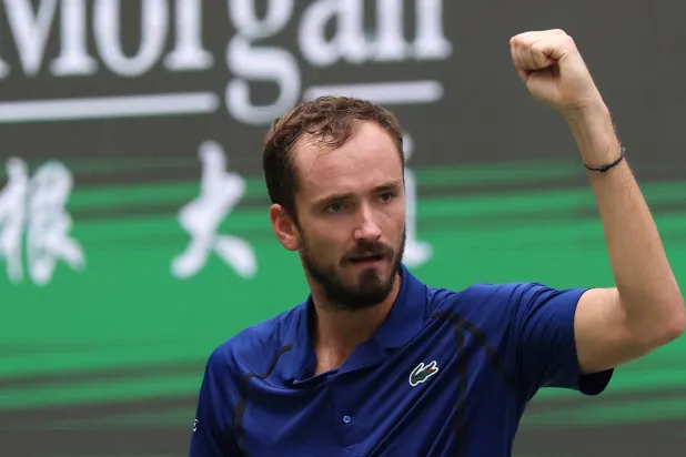 Medvedev Advances at Shanghai in his 1st Match Since his China Open Disqualification