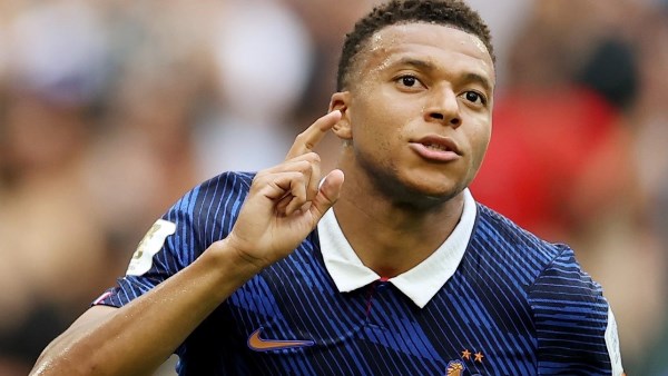 مبابي يسخر من شائعات غضبه من ريال مدريد بسبب الكرة الذهبية