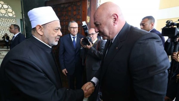 الرئيس اللبناني يجدد دعوته لشيخ الأزهر لزيارة البلاد بداية العام المقبل