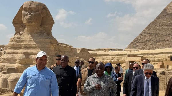 رئيس جنوب إفريقيا يزور المتحف المصري الكبير وأهرامات الجيزة