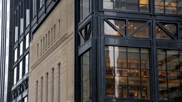 العقود الآجلة للأسهم الكندية ترتفع بدعم من تراجع العوائد وصعود الذهب