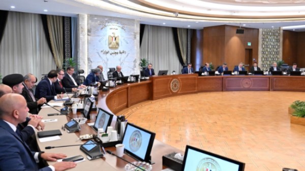 رئيس الوزراء يوجه بزيادة المخزون من السلع والوقود وتطبيق حوافز زيادة الصادرات