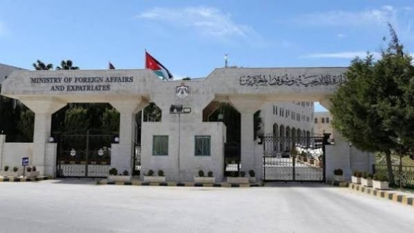 وزير الخارجية الأردني يتلقى اتصالات من نظرائه في مصر ودول عربية وأجنبية