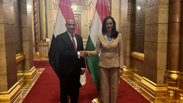 وزير الخارجية يبحث مع نظيرته المجرية العلاقات الثنائية والمستجدات الإقليمية