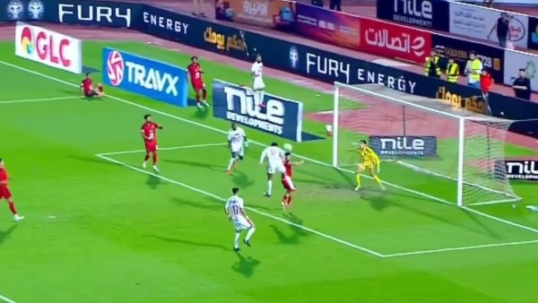 مصطفى شوبير ينقذ مرمى الأهلي.. خطأ من زيزو يمنح الزمالك فرصة خطيرة
