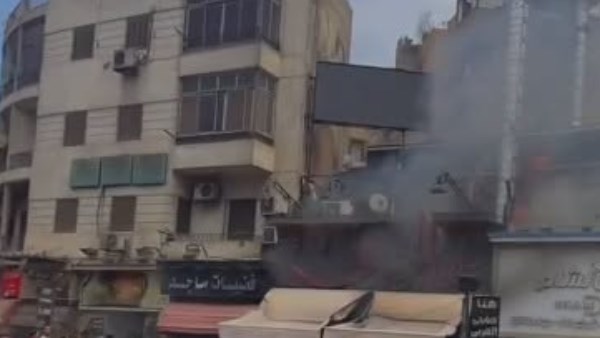 الأدخنة تتصاعد.. حريق بمحيط مطعم شهير بشبرا مصر والحماية المدنية تتدخل